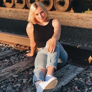 Meet your Posher, Abby